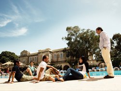 Engels leren op Malta - Zwembad op de campus