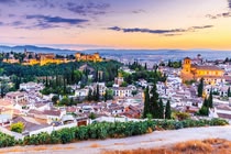 Panorama miasta wieczorem Hiszpania