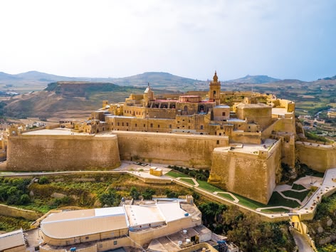 Luchtfoto van de versterkte citadel in Victoria, Gozo, Malta.